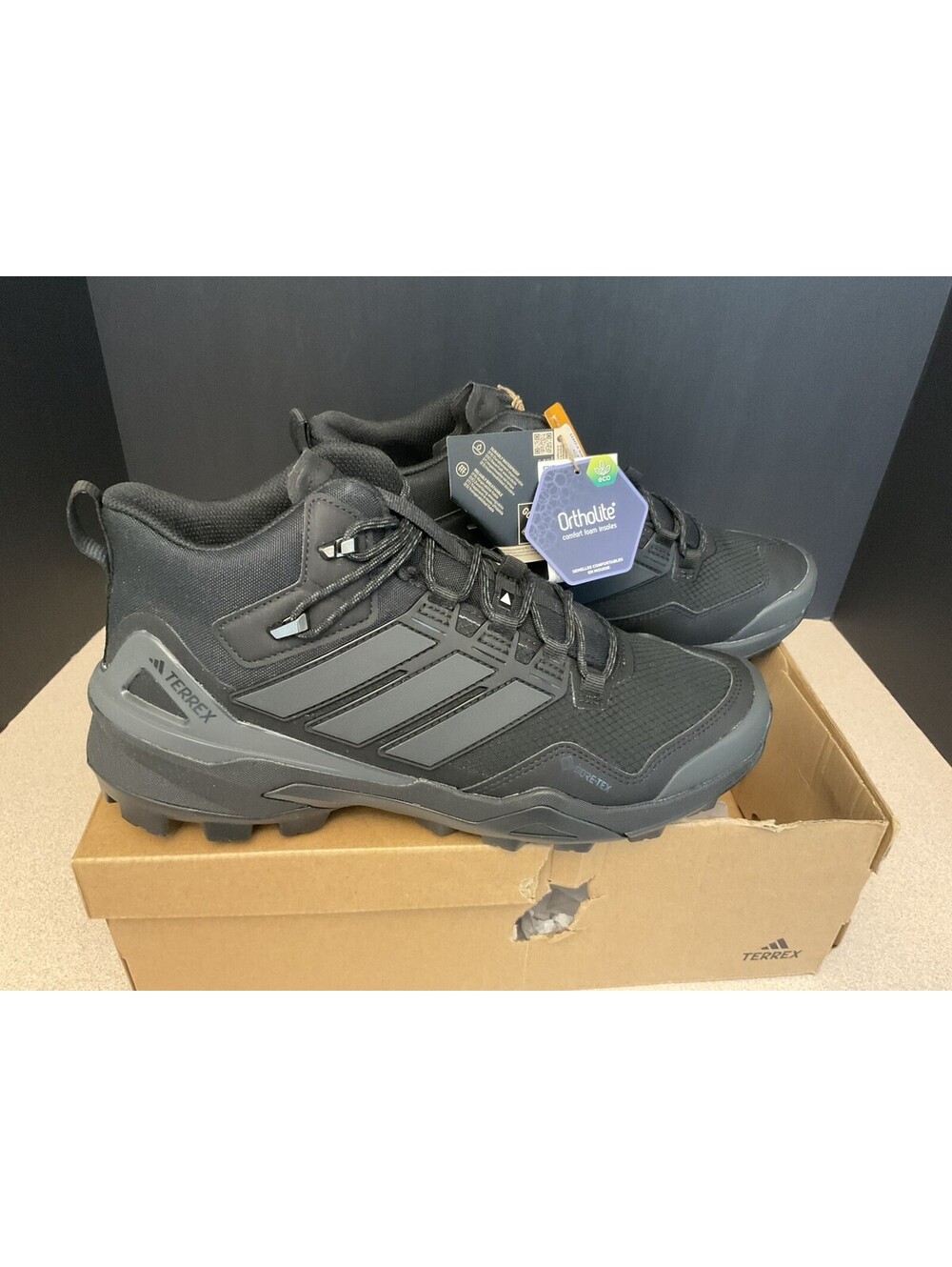 NEW! MENS ADIDAS TERREX SKYCHASER MID GTX GORE-TEX SHOES. SIZE 9.5. AWESOME!